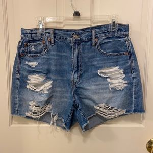 American Eagle 90s boyfriend shorts